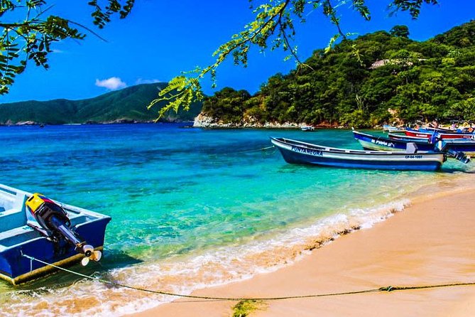 Imagen de Playa Cristal en Santa Marta: el paraíso de aguas transparentes en el Parque Tayrona