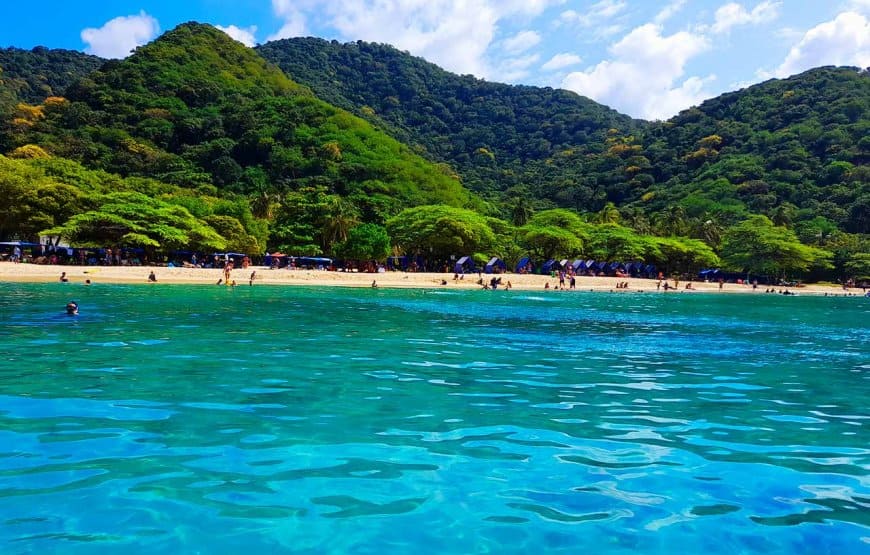 Playa Blanca vs Playa Cristal: ¿Cuál es la mejor playa de Santa Marta para visitar?