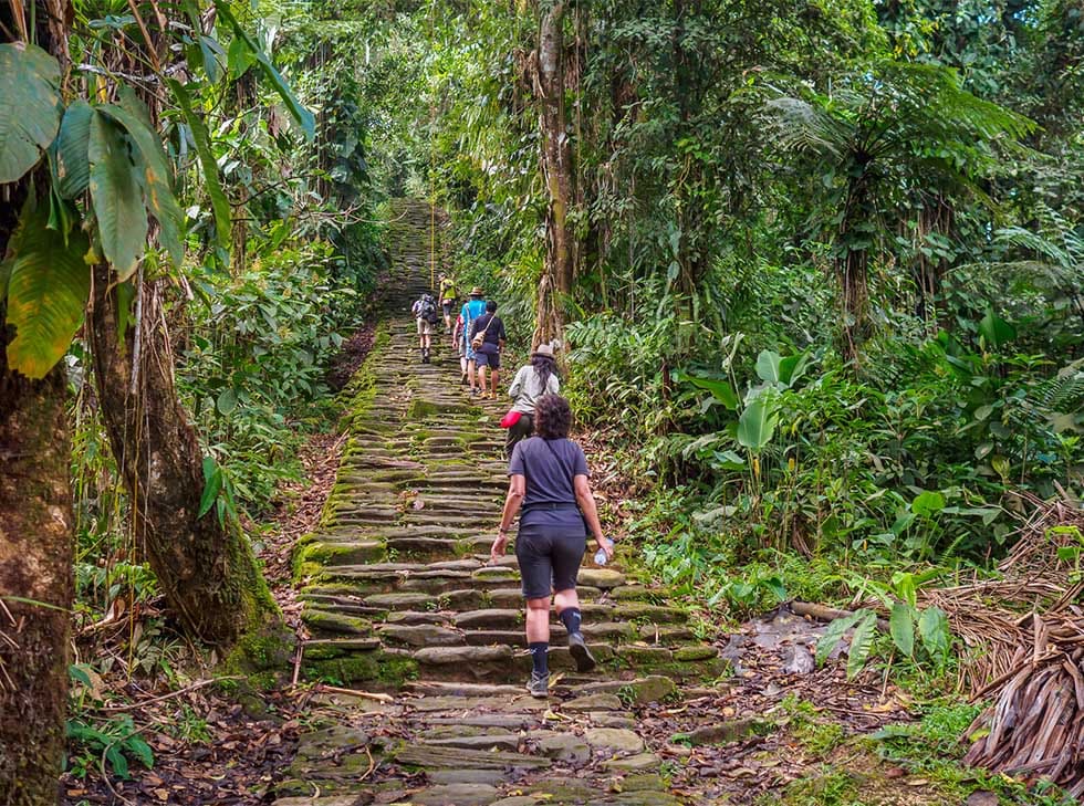 Qué llevar en la mochila para hacer senderismo en Santa Marta: guía práctica para tu aventura